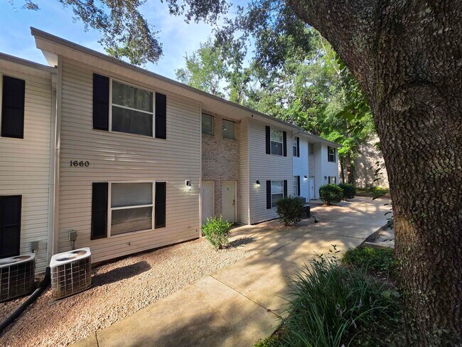 1660 Kay Ave in Tallahassee, FL - Building Photo - Building Photo