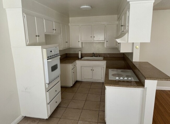 404 E Hyde Park Blvd in Inglewood, CA - Building Photo - Building Photo