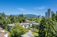 Dufferin Court in Coquitlam, BC - Building Photo - Building Photo