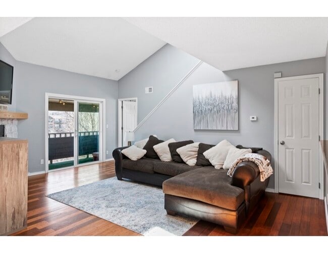 12024 W Cross Dr in Littleton, CO - Building Photo - Building Photo