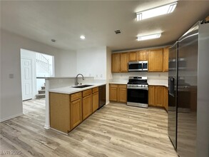 10141 Velvet Dusk Ln in Las Vegas, NV - Building Photo - Building Photo