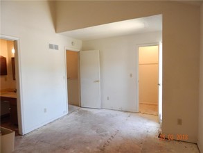 11248 College Ave in Kansas City, MO - Building Photo - Interior Photo