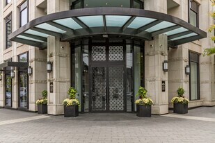 133 Hazelton Ave in Toronto, ON - Building Photo