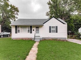 6818 Eisele St in Berkeley, MO - Building Photo