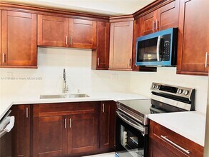 17190 SW 94th Ave in Palmetto Bay, FL - Building Photo - Building Photo