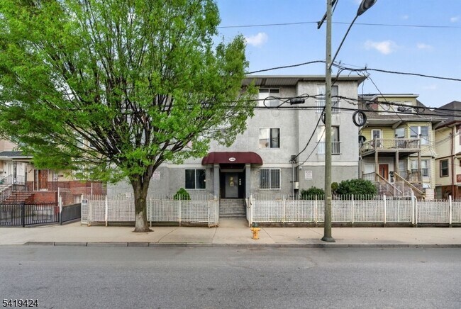 485 Broadway in Newark, NJ - Building Photo - Building Photo