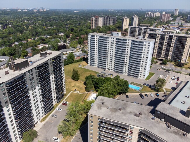 12-14 Leith Hill Rd in Toronto, ON - Building Photo - Building Photo