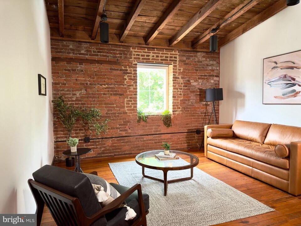 437 W Grant St in Lancaster, PA - Building Photo