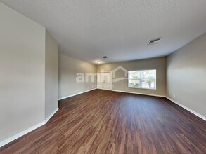 9207 Seeger Ln in Land O Lakes, FL - Foto de edificio - Building Photo