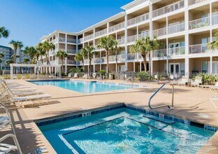 13500 Sandy Key Dr in Pensacola, FL - Foto de edificio - Building Photo