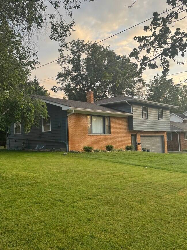 320 Bowman Dr