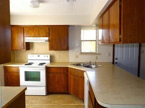 813 SW Chaucer Dr in Lawton, OK - Building Photo - Building Photo