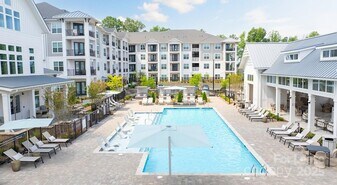 11023 Moonbug Ct, Unit Spinnerbait in Charlotte, NC - Building Photo