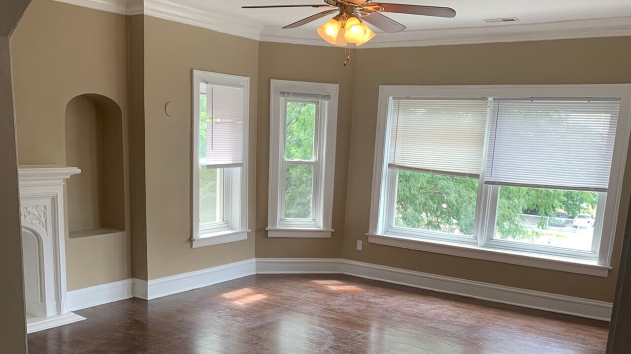 7831 S Cornell Ave in Chicago, IL - Building Photo