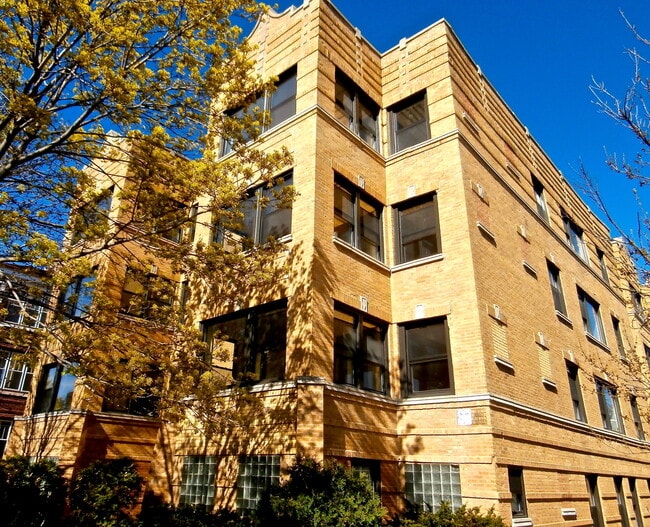 property at 5001 N Sawyer Ave