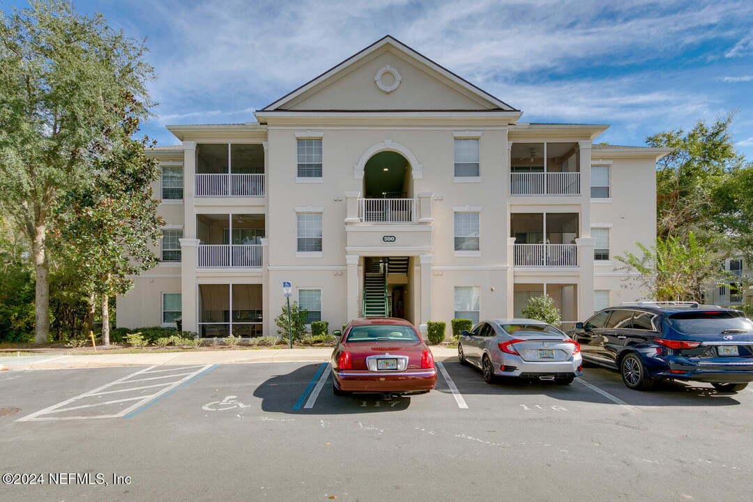 8601 Beach Blvd in Jacksonville, FL - Building Photo