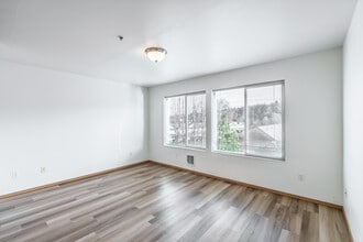Broadway Apartments in Bellingham, WA - Building Photo - Interior Photo