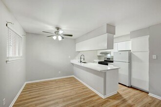 1529 Wirt Rd in Houston, TX - Building Photo - Building Photo