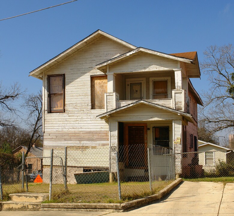 319 N Pine St in San Antonio, TX - Foto de edificio