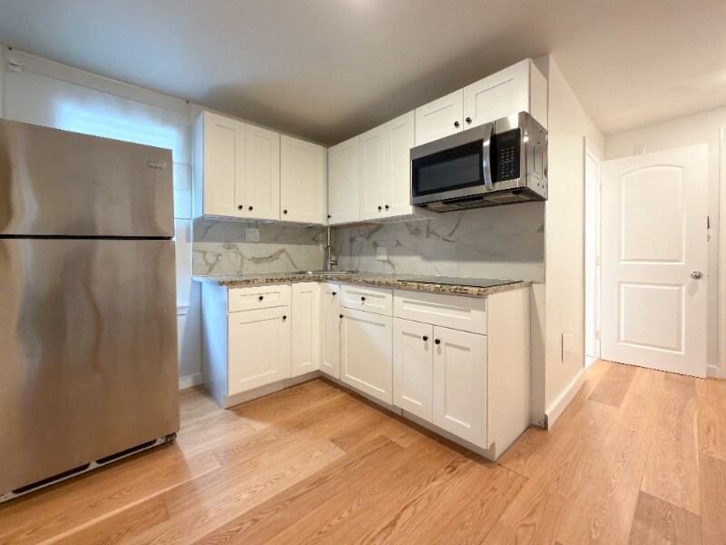 2129 Pine St in Philadelphia, PA - Building Photo