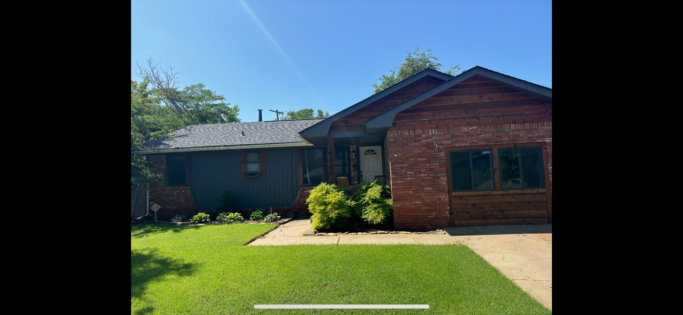 2828 Lakeside Dr in The Village, OK - Building Photo