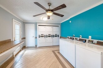 531 Bedford Rd, Unit 135 in Bedford, TX - Foto de edificio - Building Photo