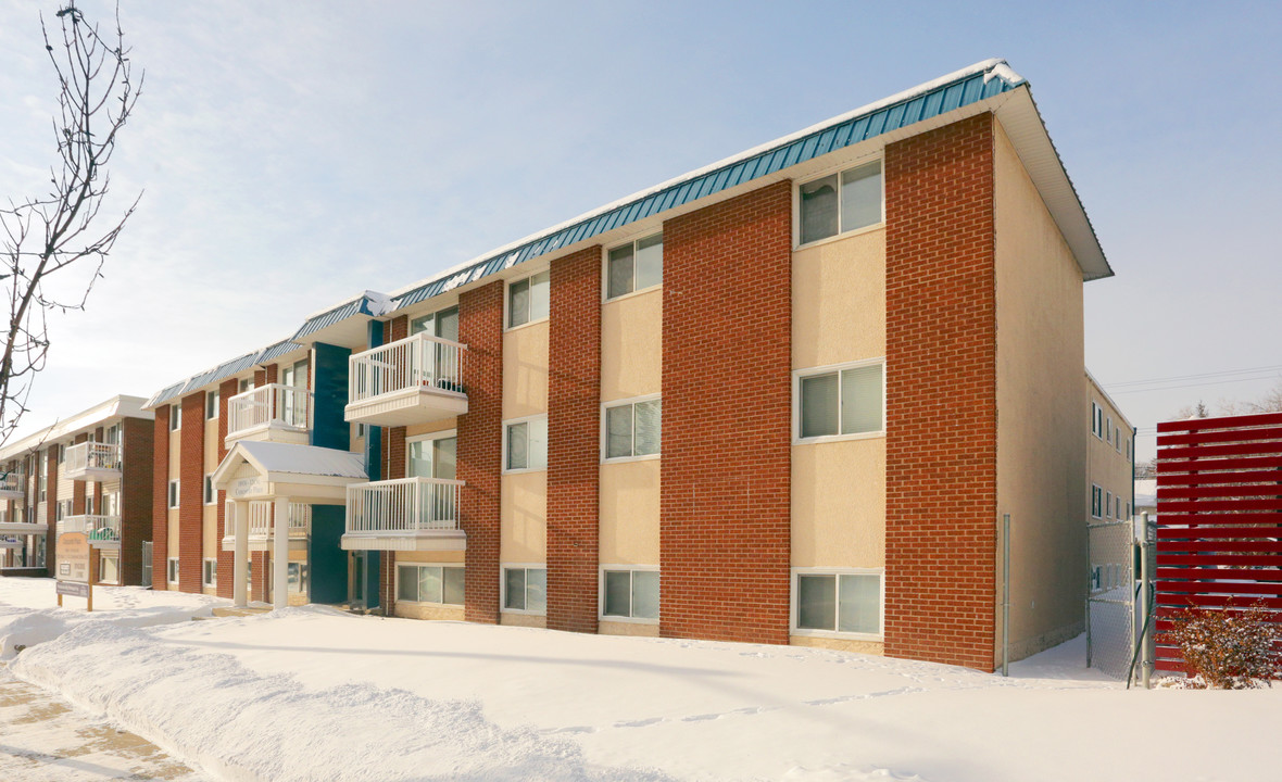 10930 124th St NW in Edmonton, AB - Building Photo