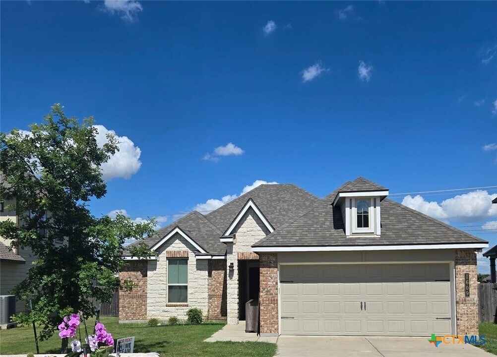 1609 Hillside Dr in Temple, TX - Foto de edificio
