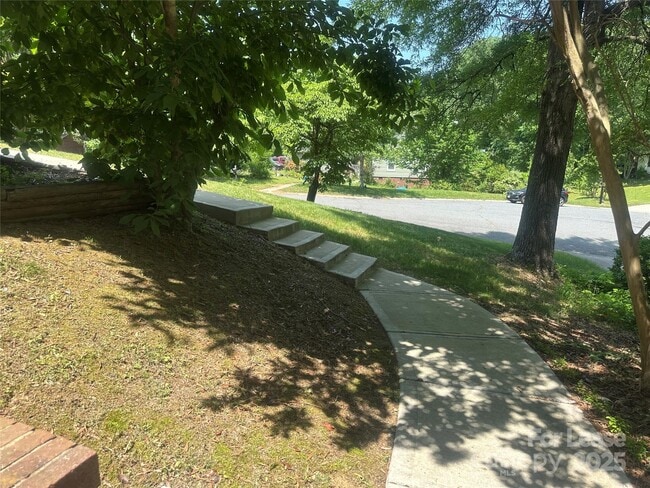 1122 Autumnwood Ln in Charlotte, NC - Building Photo - Building Photo
