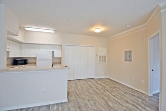 4142 Central Sarasota Pkwy in Sarasota, FL - Building Photo - Building Photo