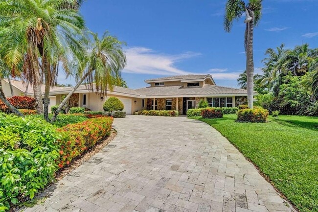 2527 Lakes Dr