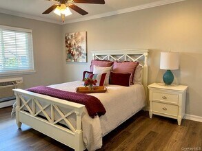 2 Claire Ct in West Babylon, NY - Building Photo - Building Photo