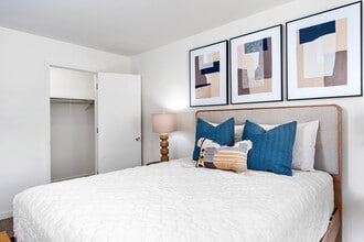 Timber Lake in West Chicago, IL - Foto de edificio - Building Photo