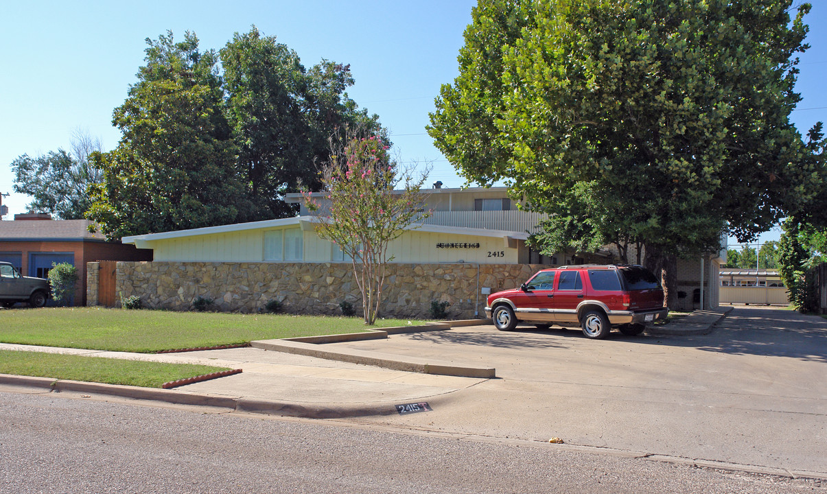 2415 33rd St in Lubbock, TX - Foto de edificio