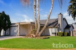 1021 30th St NE in Auburn, WA - Building Photo