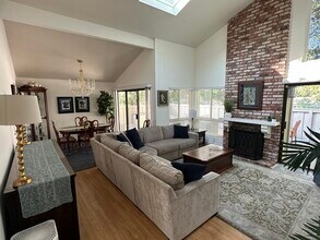 125 Alta Mesa Ct, Unit 125 Alta Mesa Court in Moraga, CA - Building Photo - Building Photo