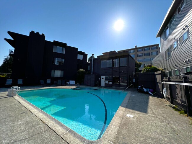 3620 26th Pl W, Unit #3 in Seattle, WA - Building Photo - Building Photo
