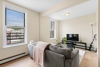 229 Park Ave in Hoboken, NJ - Building Photo - Building Photo