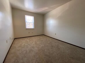 206 Bellwood Dr in West View, PA - Building Photo - Building Photo