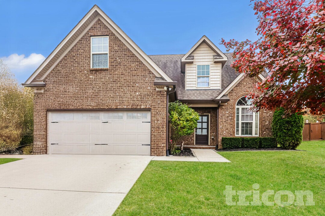 585 Smoky Mountains Dr in Gallatin, TN - Building Photo