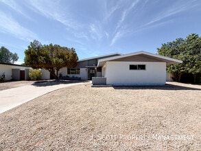 3914 E Becker Ln in Phoenix, AZ - Building Photo - Building Photo