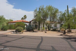 8171 E Whispering Wind Dr in Scottsdale, AZ - Building Photo