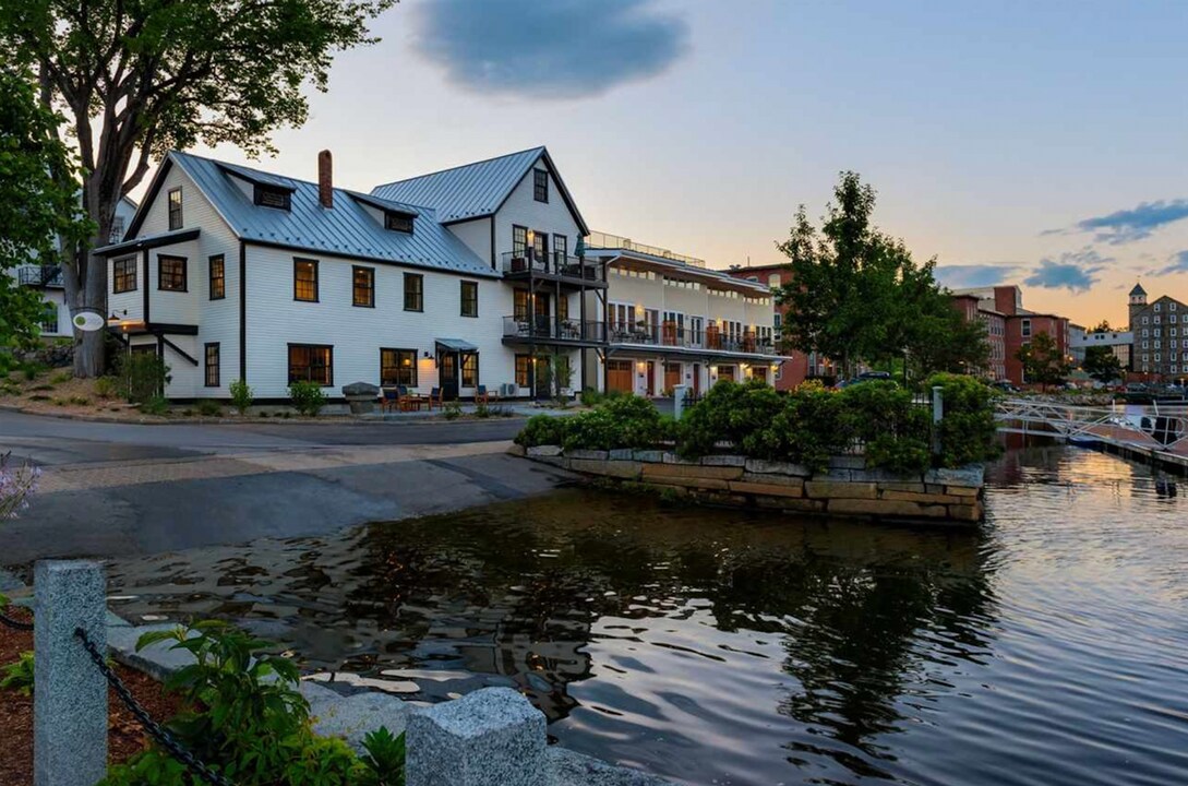 13 Water St in Newmarket, NH - Building Photo