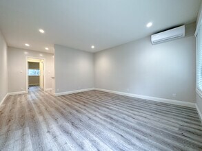 6446 Lexington in Los Angeles, CA - Foto de edificio - Building Photo