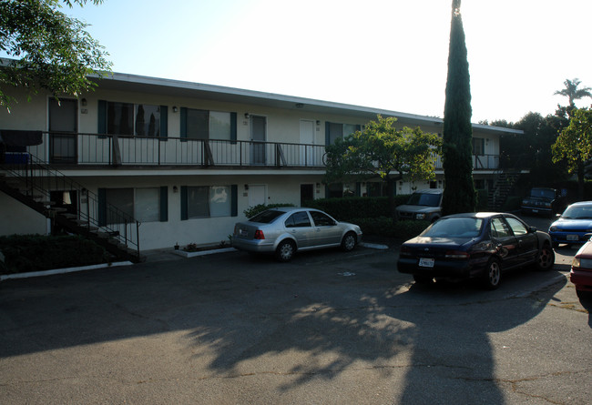 152- 1825 Chapala LLC in Santa Barbara, CA - Foto de edificio - Building Photo