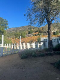 1085 Shadybrook Ln in Napa, CA - Foto de edificio - Building Photo