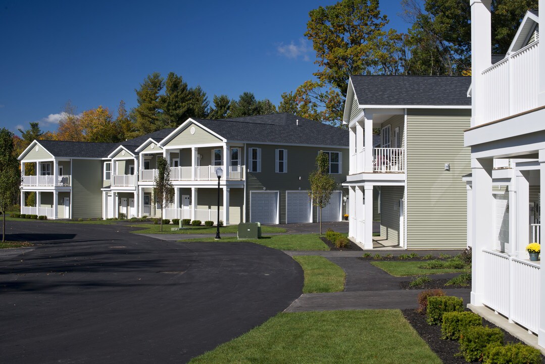 The Kensington at Halfmoon in Clifton Park, NY - Foto de edificio