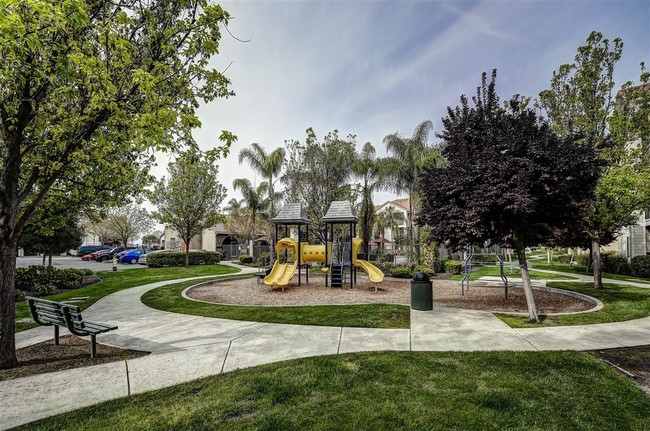 Sierra Oaks in Turlock, CA - Foto de edificio - Building Photo