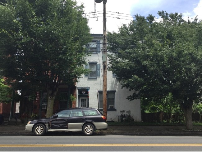 Bath Road Apartments in Bristol, PA - Building Photo - Building Photo