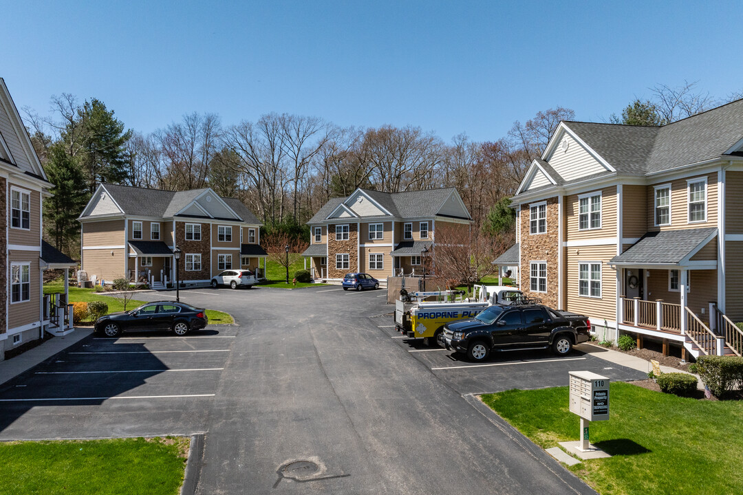 Oak Bark Condominiums in Attleboro, MA - Foto de edificio